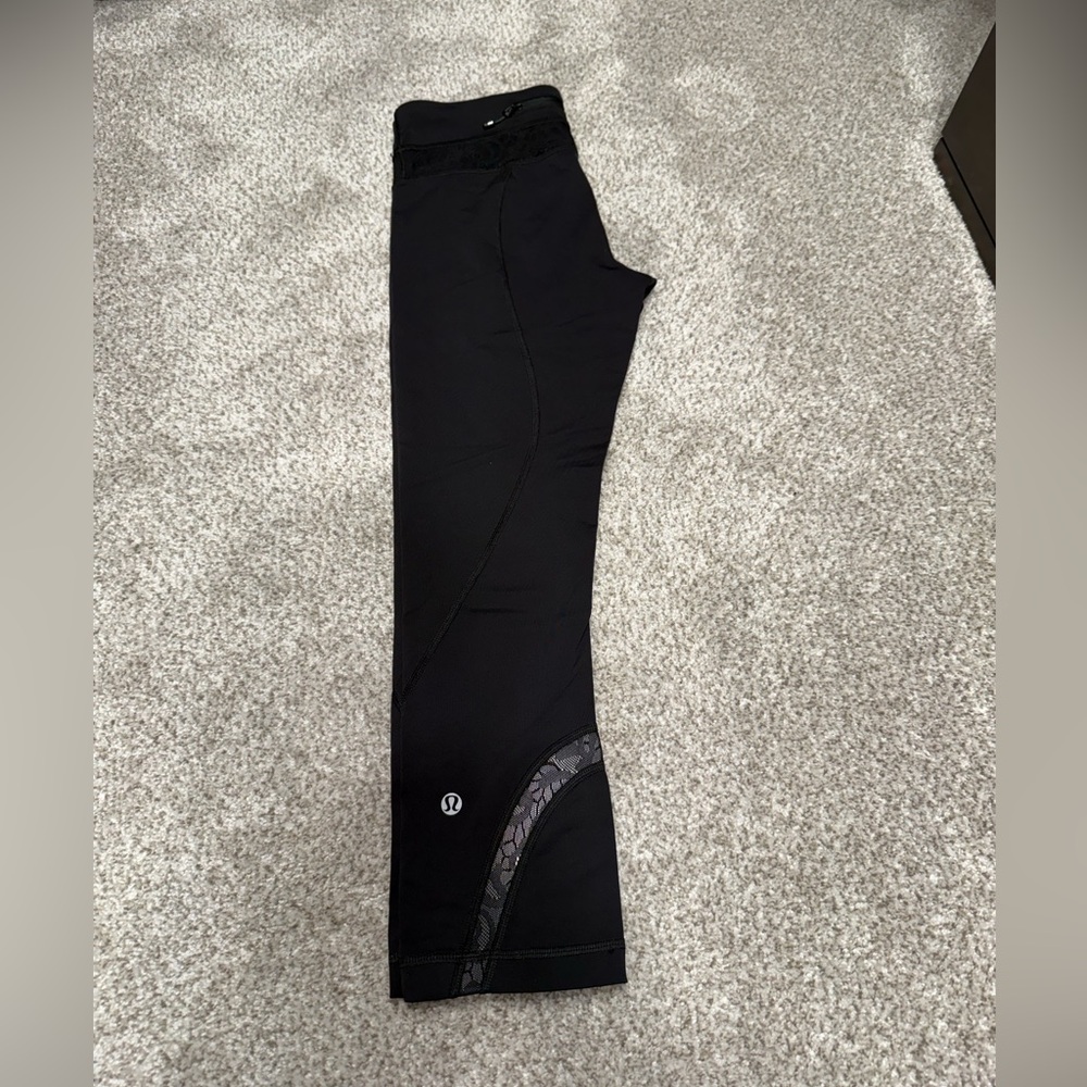 Lululemon Black Lace Run inspire crop